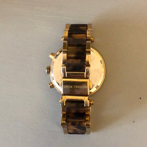 Michael Kors Tortoise Watch - Picture 3 of 5